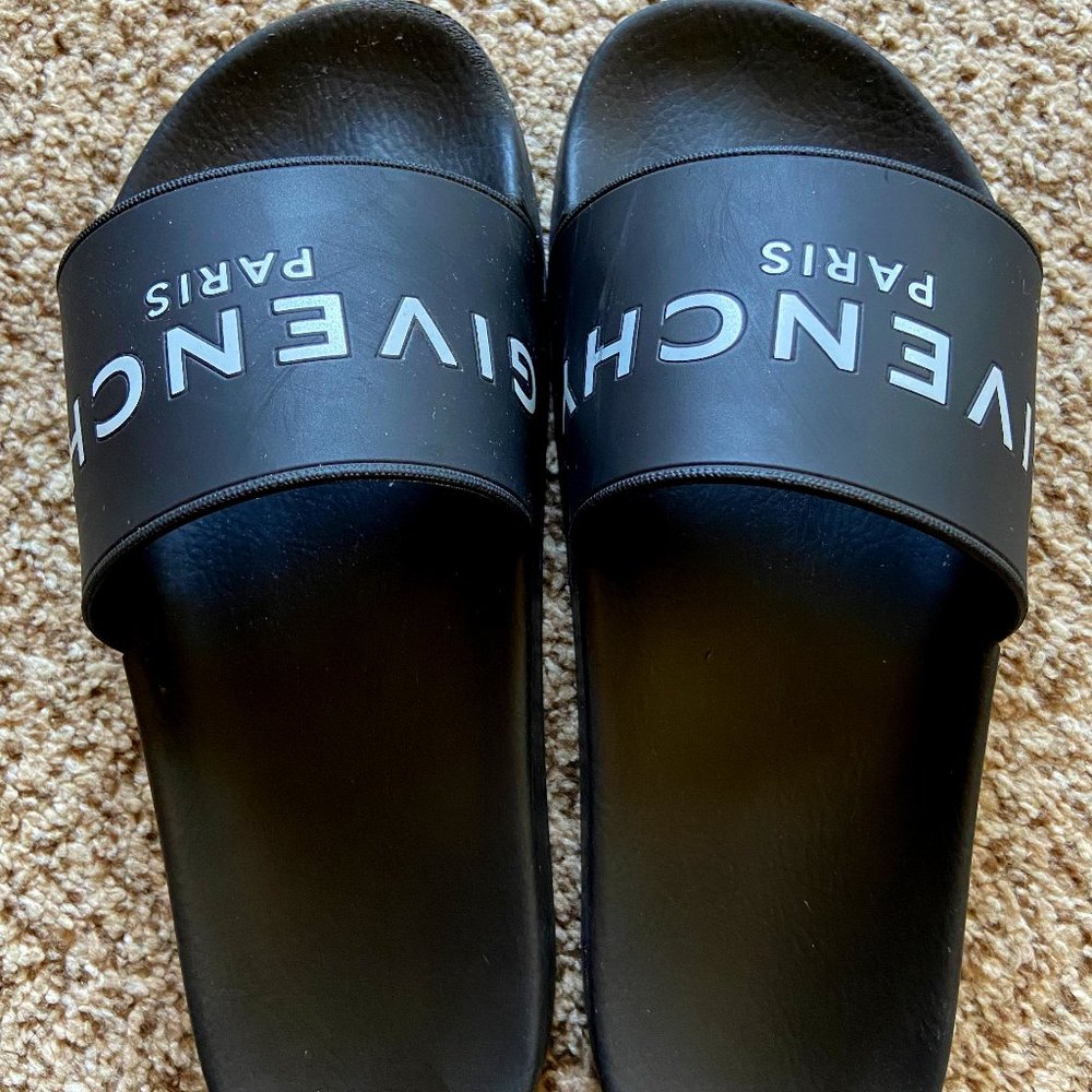 GIVENCHY PARIS flat sandals Size 40EU fits 9-9,5US